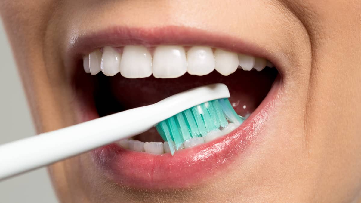 desinfectar el cepillo de dientes, desinfectar el cepillo de dientes con luz UVC, cepillo de dientes de Oclean, por qué es importante desinfectar el cepillo de dientes, ventajas del esterilizador Oclean